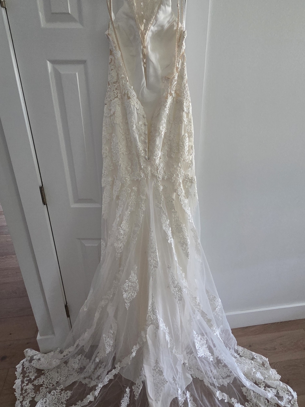 Elegant, Lace Backless Wedding Dress - Picture 3 of 15